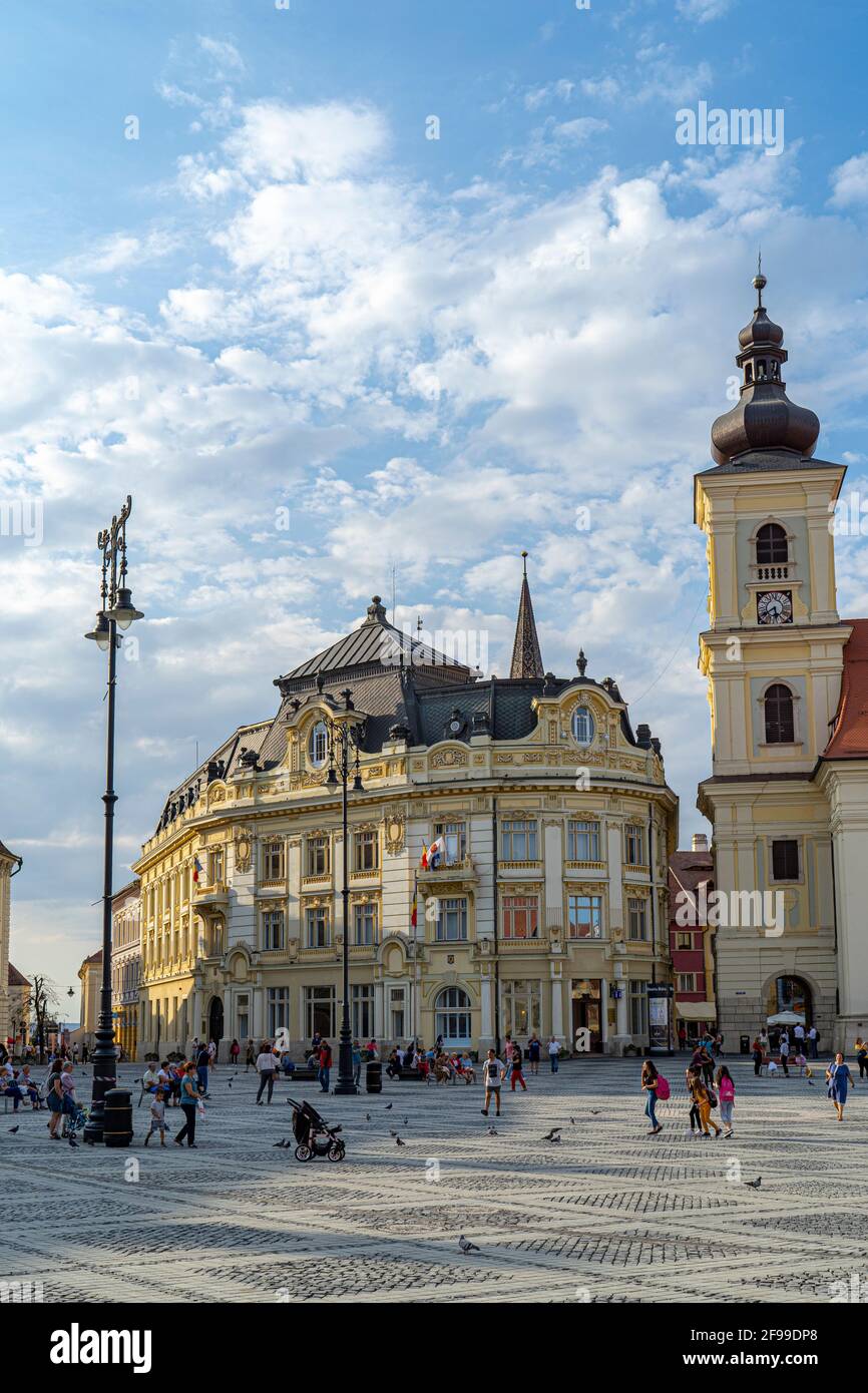 Hôtel de ville avec place de l'hôtel de ville à Hermannstadt (Sibiu), Roumanie Banque D'Images