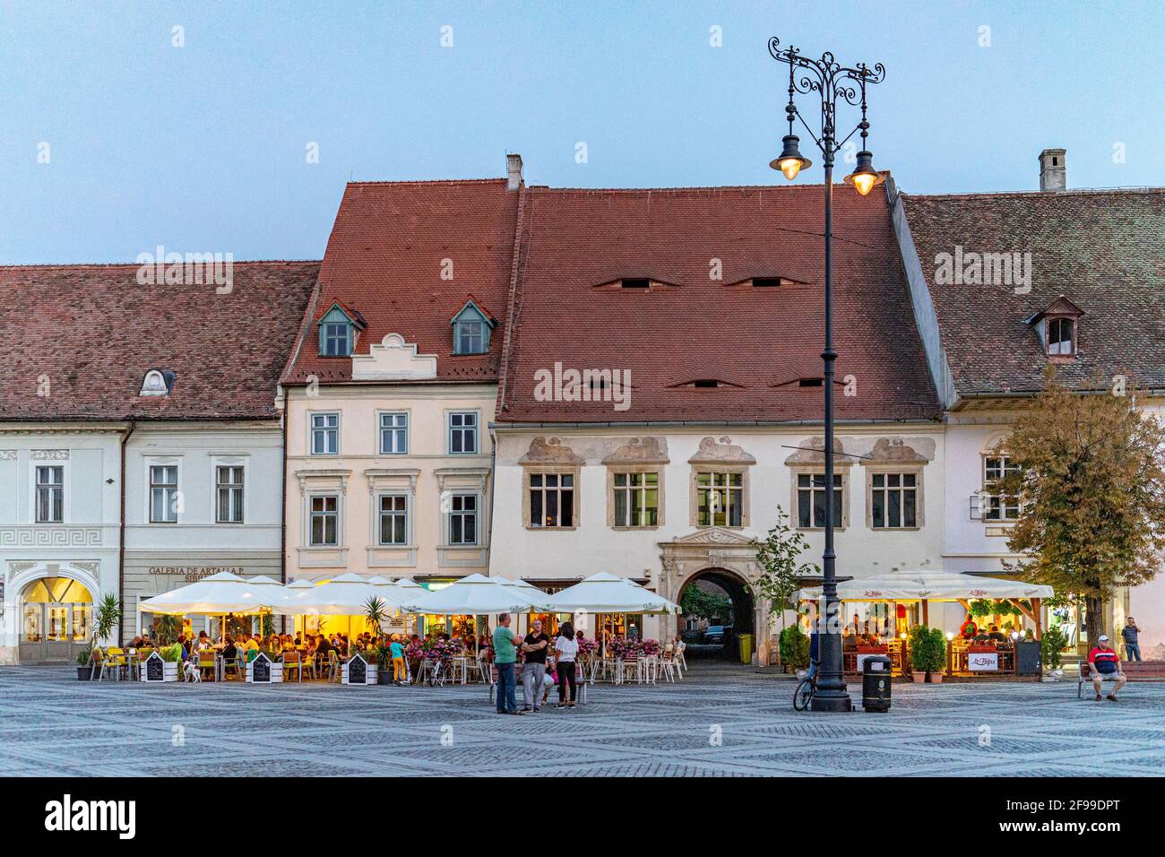 Place de l'Hôtel de ville à Hermannstadt (Sibiu), Roumanie Banque D'Images