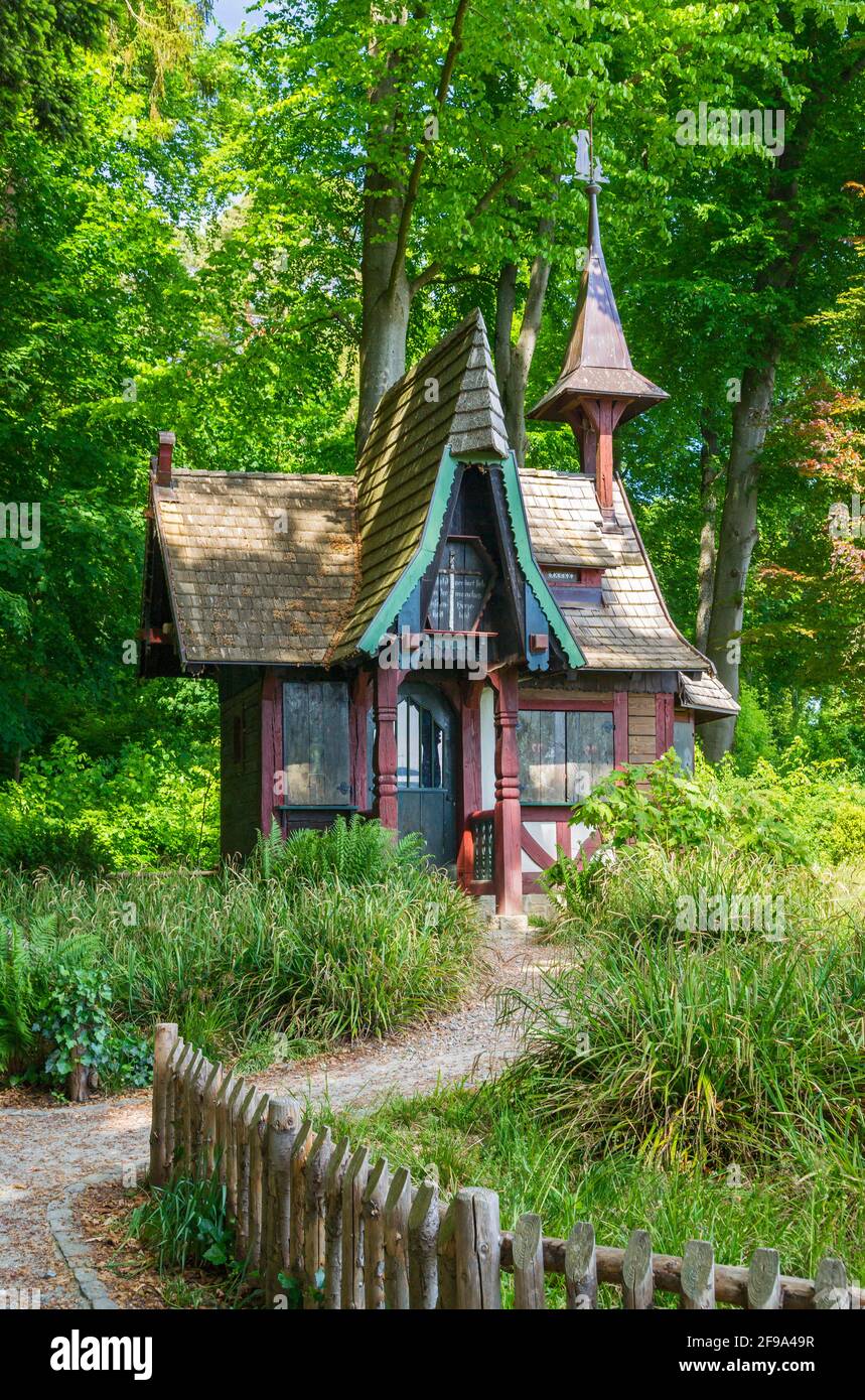 Allemagne, Bade-Wurtemberg, Ueberlingen, maison de sorcière dans le jardin  de la ville haute Photo Stock - Alamy