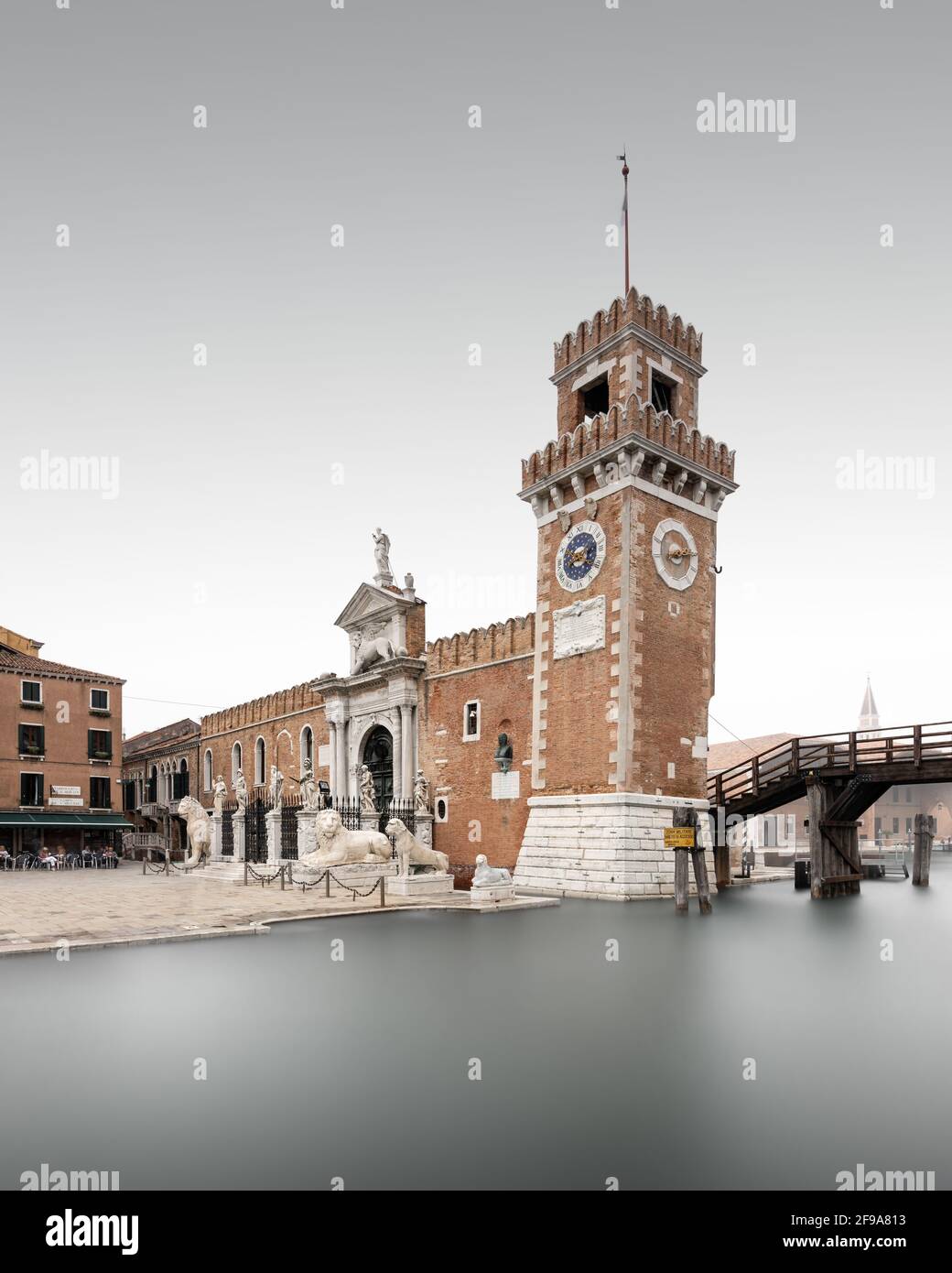 Cette tour fait partie de la zone d'entrée de l'Arsenale, la zone militaire en cordonée à l'est de Venise. Banque D'Images