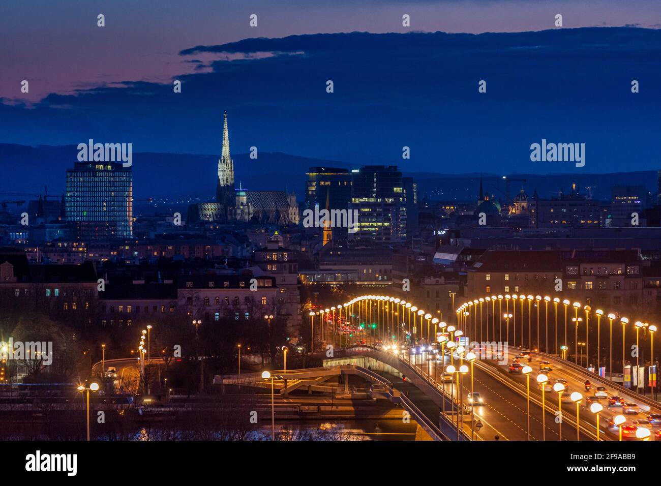 Vienne, centre ville de Vienne, rivière Donau (Danube), pont