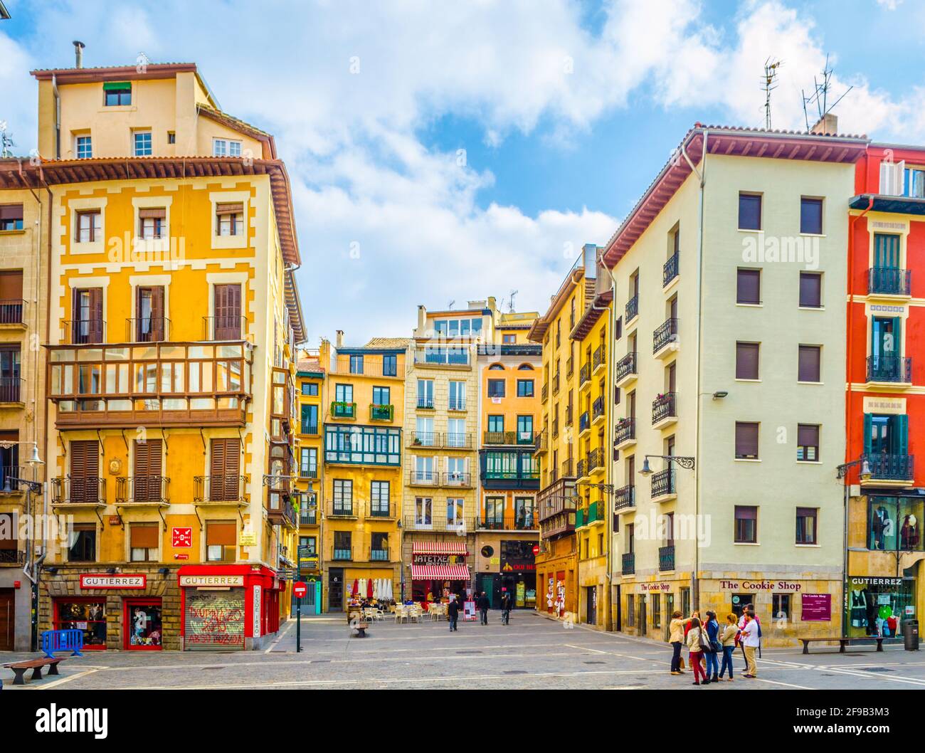 PAMPELUNE, ESPAGNE, 28 OCTOBRE 2014 : vue d'une petite place à Pampelune, Espagne Banque D'Images