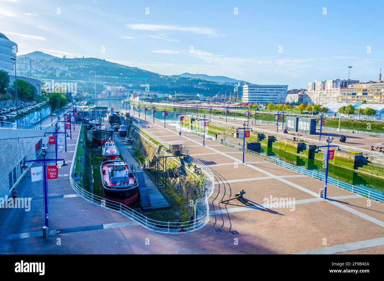 BILBAO, ESPAGNE, OCTOBRE 29,2014: Vue sur un quai sec à Bilbao, Espagne Banque D'Images