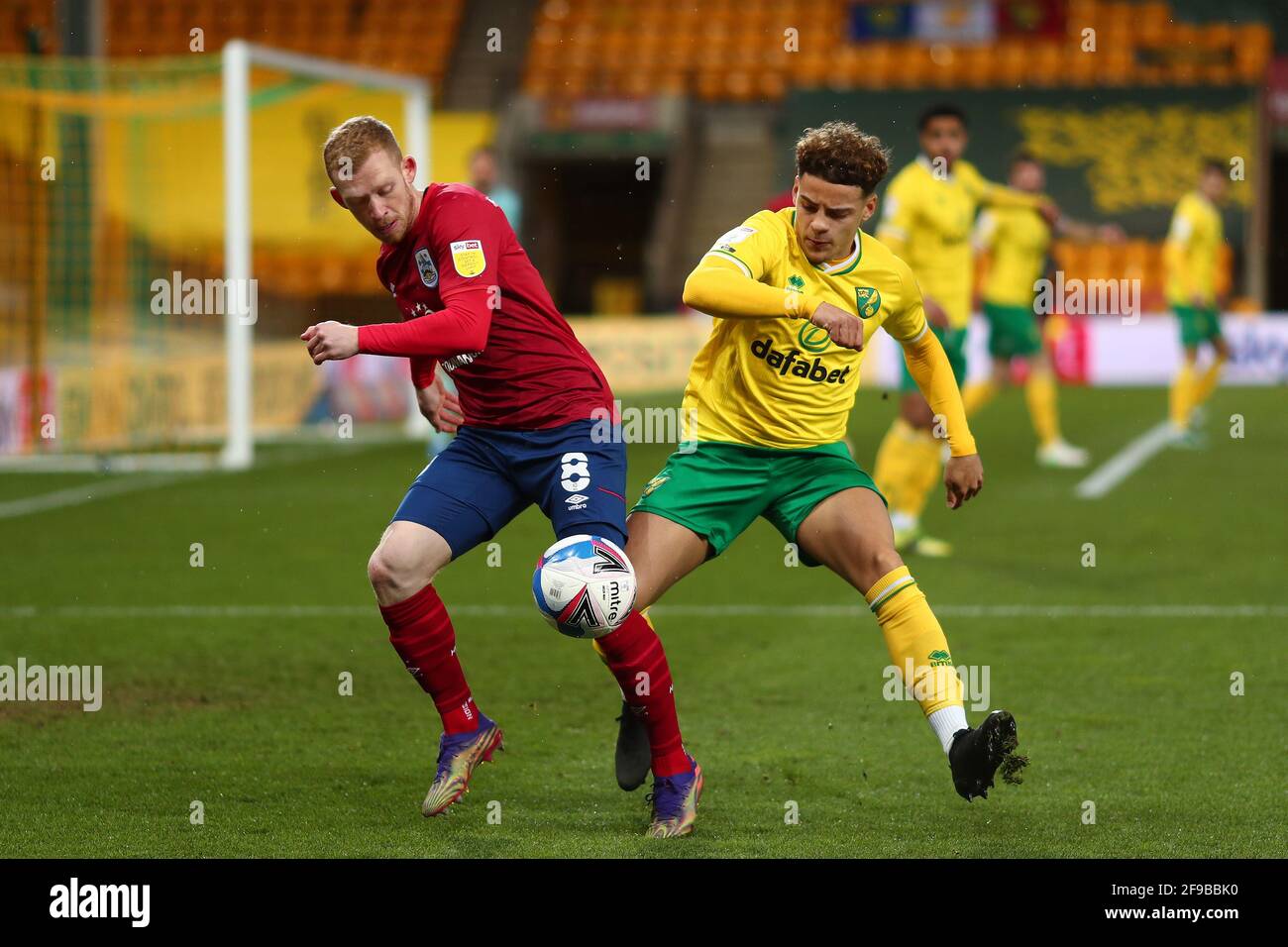 Max Aarons de Norwich City et Lewis O'Brien de Huddersfield Town - Norwich City / Huddersfield Town, Sky Bet Championship, Carrow Road, Norwich, Royaume-Uni - 6 avril 2021 usage éditorial uniquement - restrictions DataCo applicables Banque D'Images