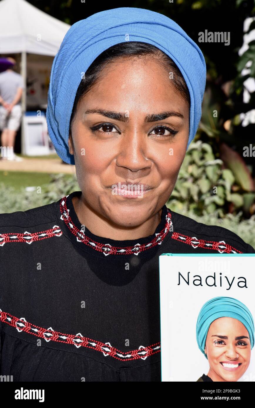 Nadiya Hussain, Signature de livre de 'Time to Eat', Hampton court Palace Food Festival, East Molesey, Surrey. ROYAUME-UNI Banque D'Images