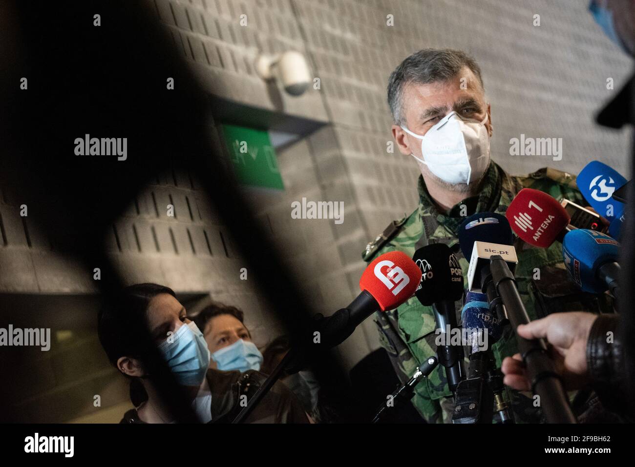 Gondomar, 04/17/2021 - Coordonnateur national du Groupe de travail pour le plan de vaccination contre Covid-19 au Portugal, le Vice-amiral Henrique de Gouveia e Melo, visite le Centre de vaccination Gondomar (ACES Gondomar). (André Rolo / Global Images / Sipa USA) Banque D'Images