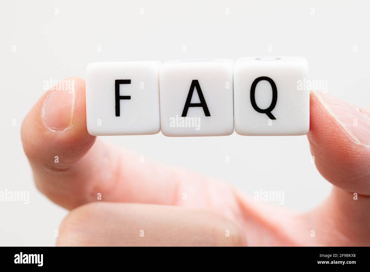 Cube blanc étiqueté FAQ Banque D'Images