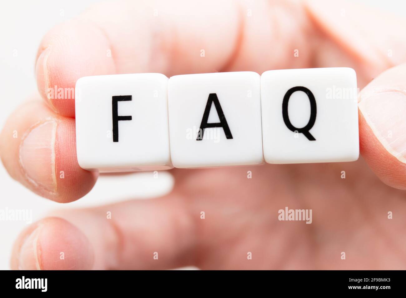 Cube blanc étiqueté FAQ Banque D'Images