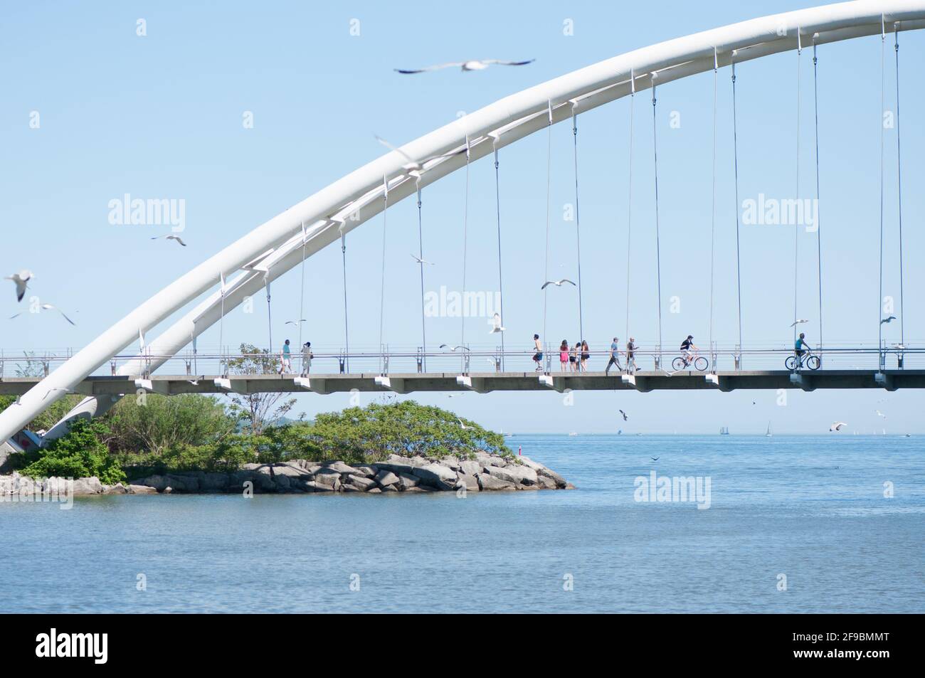 Pont Humber Bay Arch (pont piétonnier de la rivière Humber), Toronto (Ontario), Canada - détail de l'entrée sur le côté est Banque D'Images