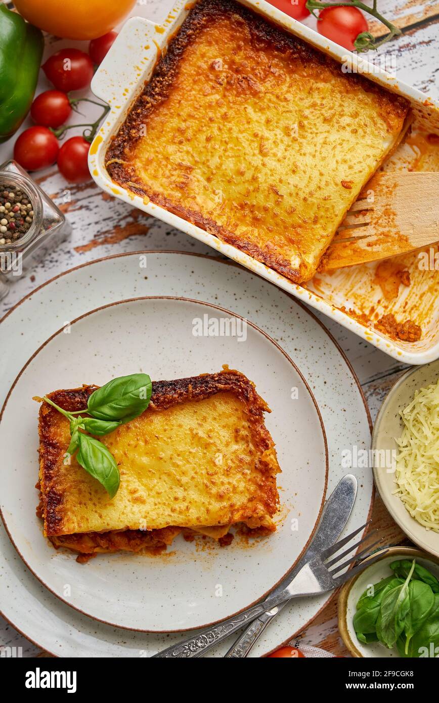 Délicieux lasagne bolognaise au poivre, à la tomate et au fromage Banque D'Images