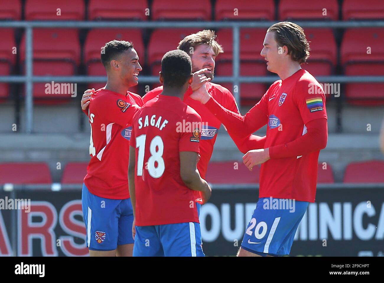 George Saunders de Dagenham marque le premier but de son équipe et célèbre avec ses coéquipiers pendant Dagenham & Redbridge vs Solihull Moors, Vanar Banque D'Images