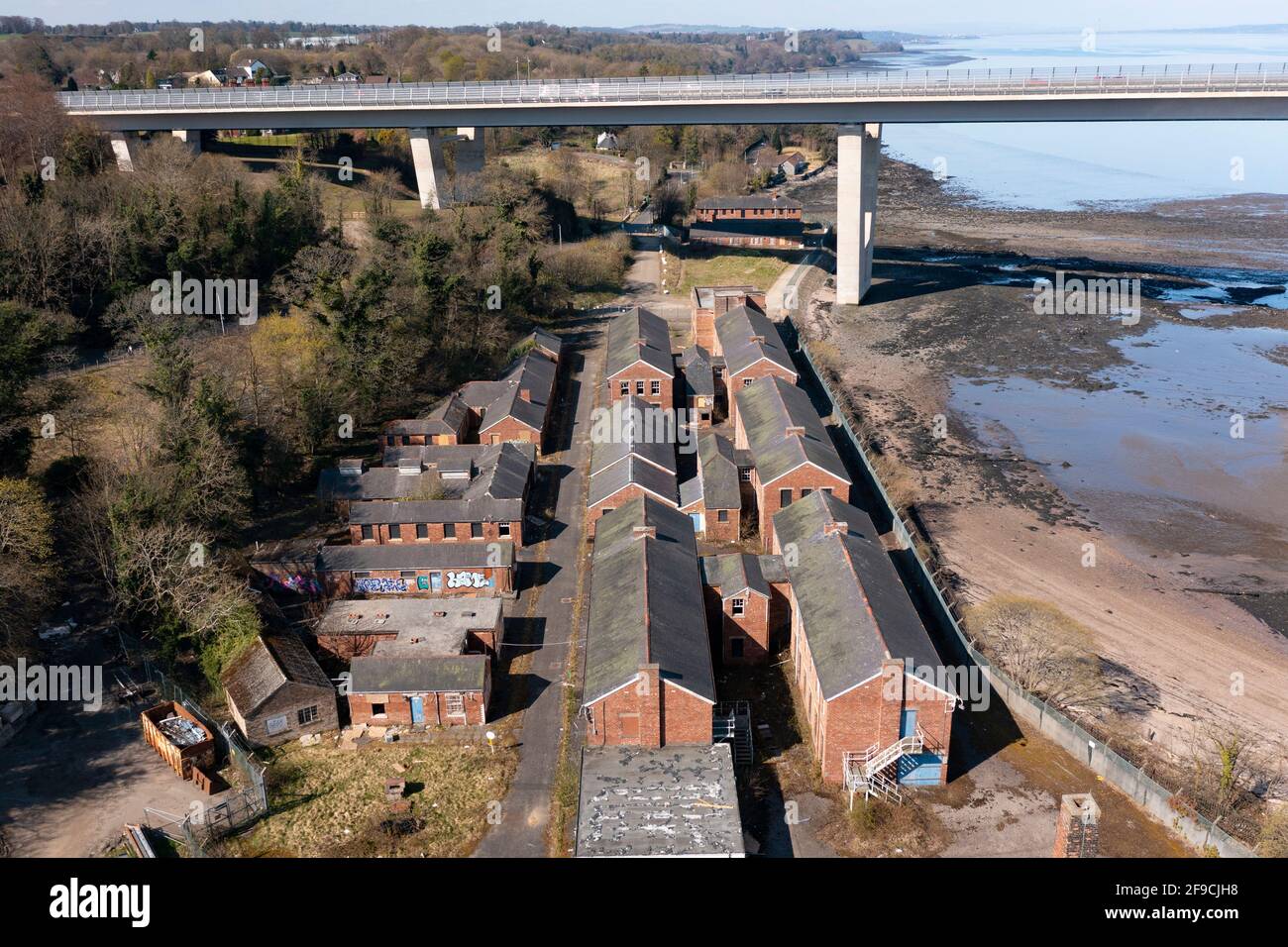 Vue aérienne des anciennes casernes navales de Port Edgar à côté de South Queensferry, maintenant en vente, Écosse, Royaume-Uni Banque D'Images