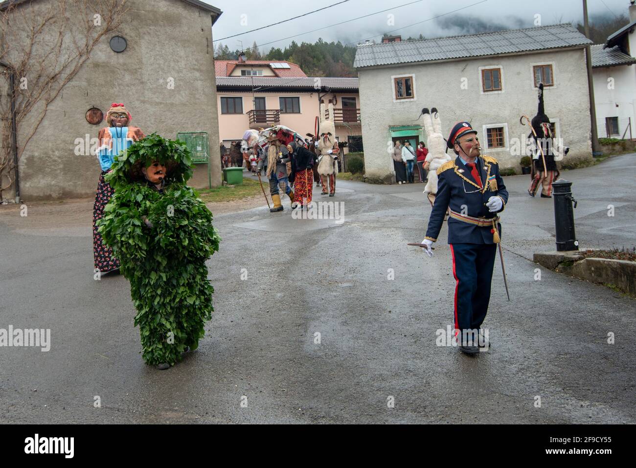 Carnaval traditionnel dans un petit village appelé Vrbica près d'Ilirska Bistrica en Slovénie. Banque D'Images