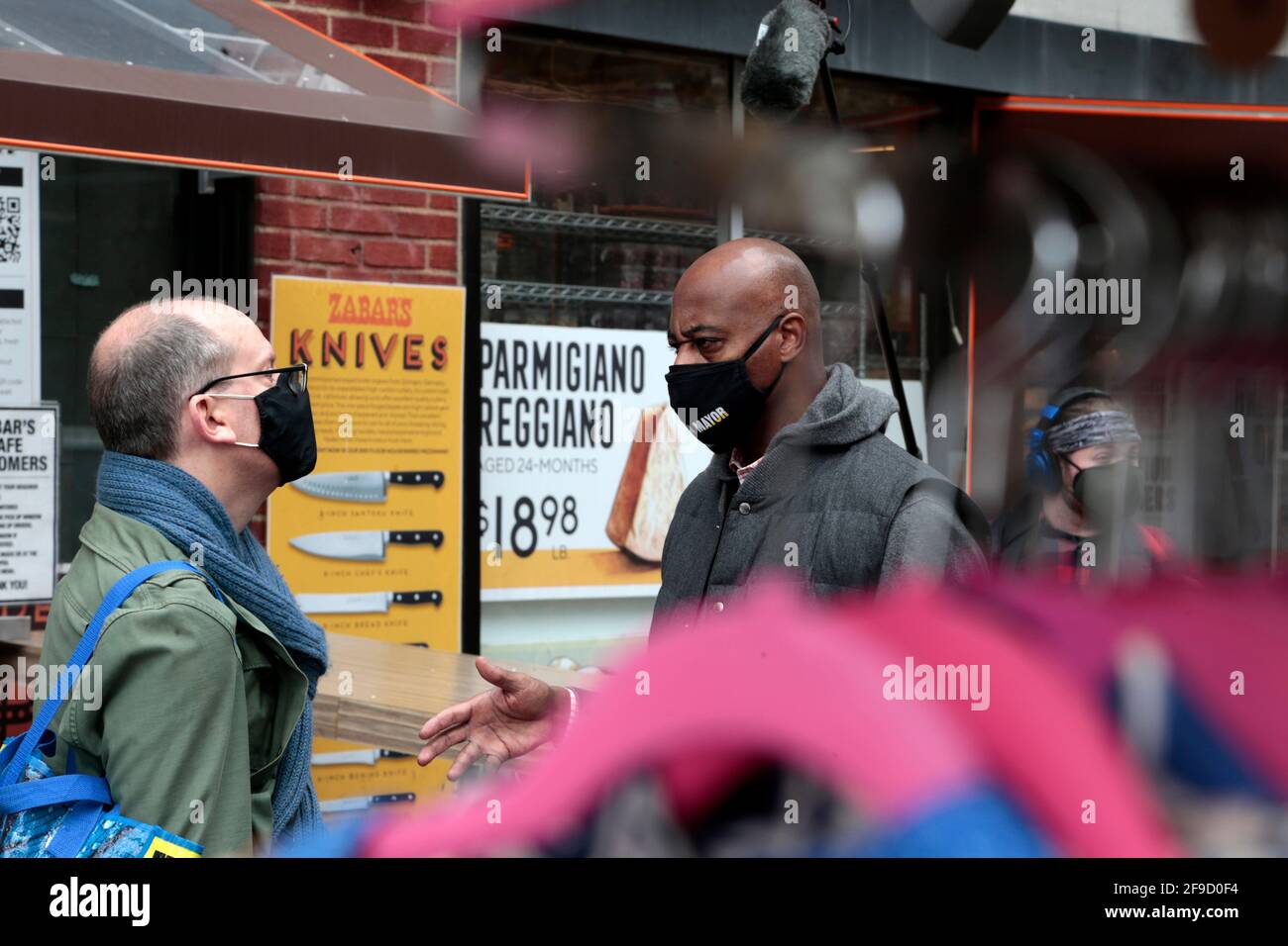 New York, NY, États-Unis. 17 avril 2021. Le candidat Mayoral de la ville de New York, Ray McGuire, fait campagne le 17 avril 2021 à New York dans la partie supérieure ouest de Manhattan. Crédit : Mpi43/Media Punch/Alamy Live News Banque D'Images