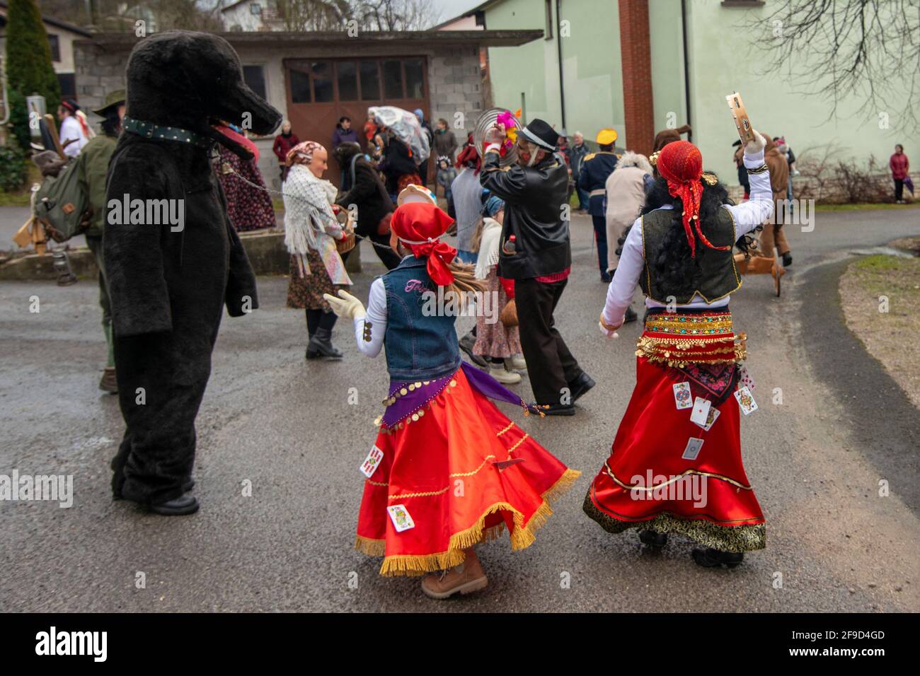 Carnaval traditionnel dans un petit village appelé Vrbica près d'Ilirska Bistrica en Slovénie. Banque D'Images