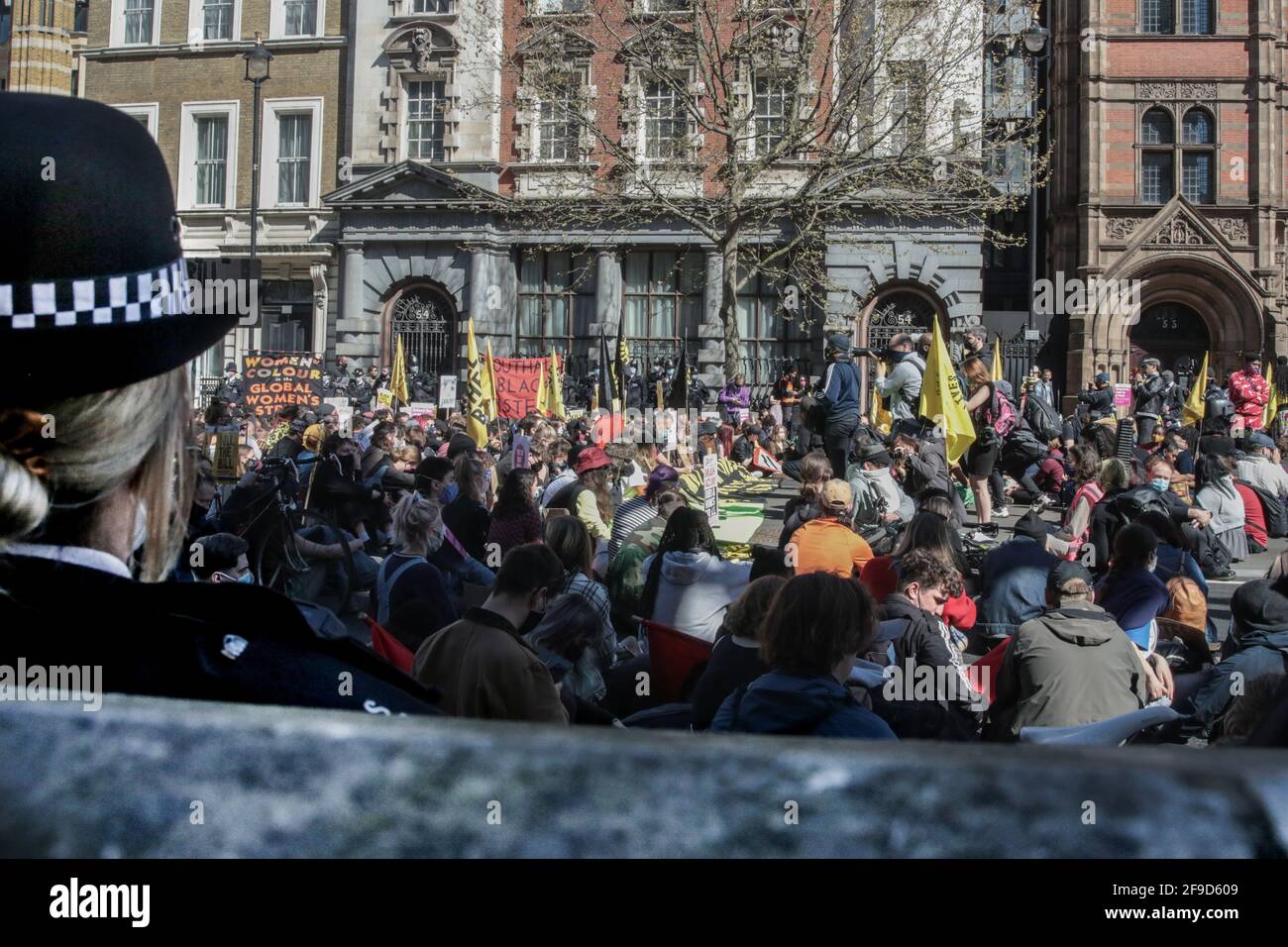 Parliament Square, Londres, Royaume-Uni. 17 avril 2021. « tuer le projet de loi » les manifestants ont défilé cet après-midi de Wellington Arch à la place du Parlement. À 15 h, la marche s'est arrêtée pour prendre part à la minute nationale de silence en souvenir de son Altesse Royale le prince Philip, duc d'Édimbourg. Sabrina Merolla/Alamy Live News Banque D'Images