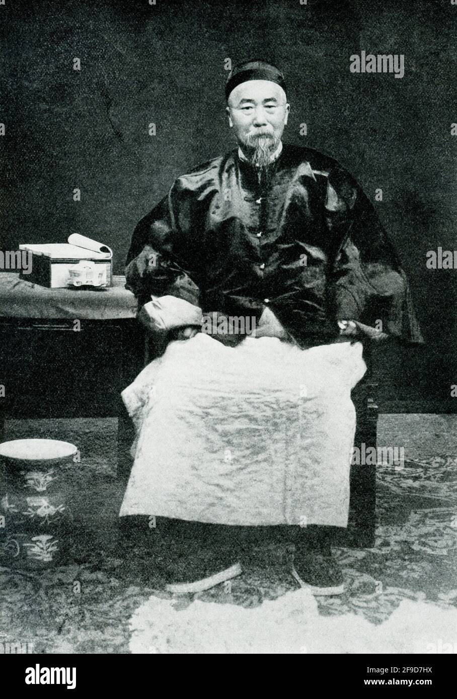 Li Hung Chang. La légende de cette photo de 1900 est la suivante : « Li Hung Chang Vénérable diplomate chinois le plus riche en Chine était admirateur de U S Grant a beaucoup voyagé aux États-Unis ». Li Hongzhang, marquis Suyi (aussi romanisé comme Li Hung-chang; 1823–1901) était un politicien chinois, général et diplomate de la dynastie Qing Banque D'Images