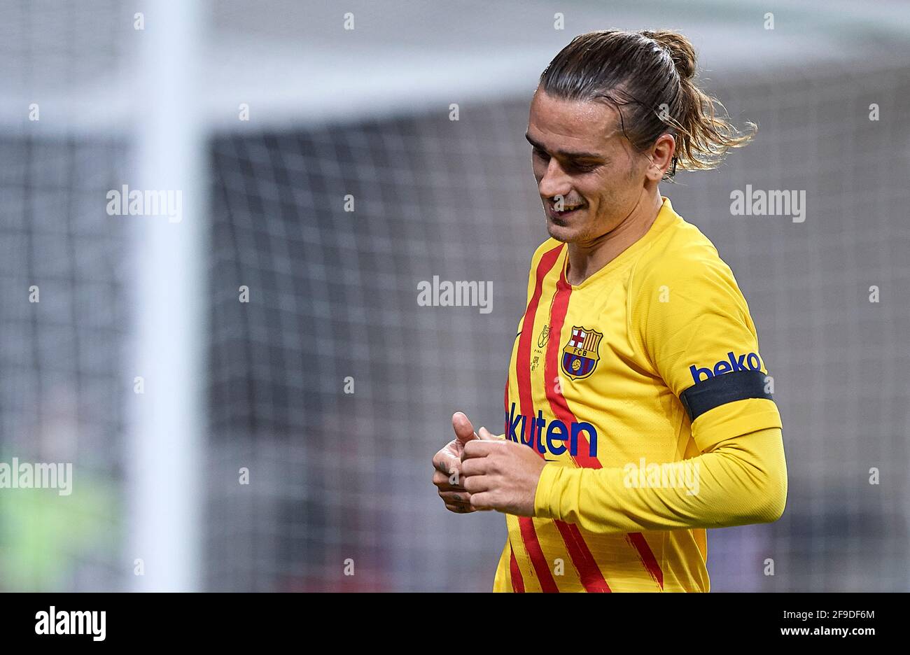 Séville, Espagne. 17 avril 2021. Antoine Griezmann du FC Barcelone réagit lors du match final de la coupe du roi d'Espagne de la saison 2020-21 entre l'Athlétique Bilbao et le FC Barcelone à Séville, en Espagne, le 17 avril 2021. Crédit: Pablo Morano/Xinhua/Alay Live News Banque D'Images