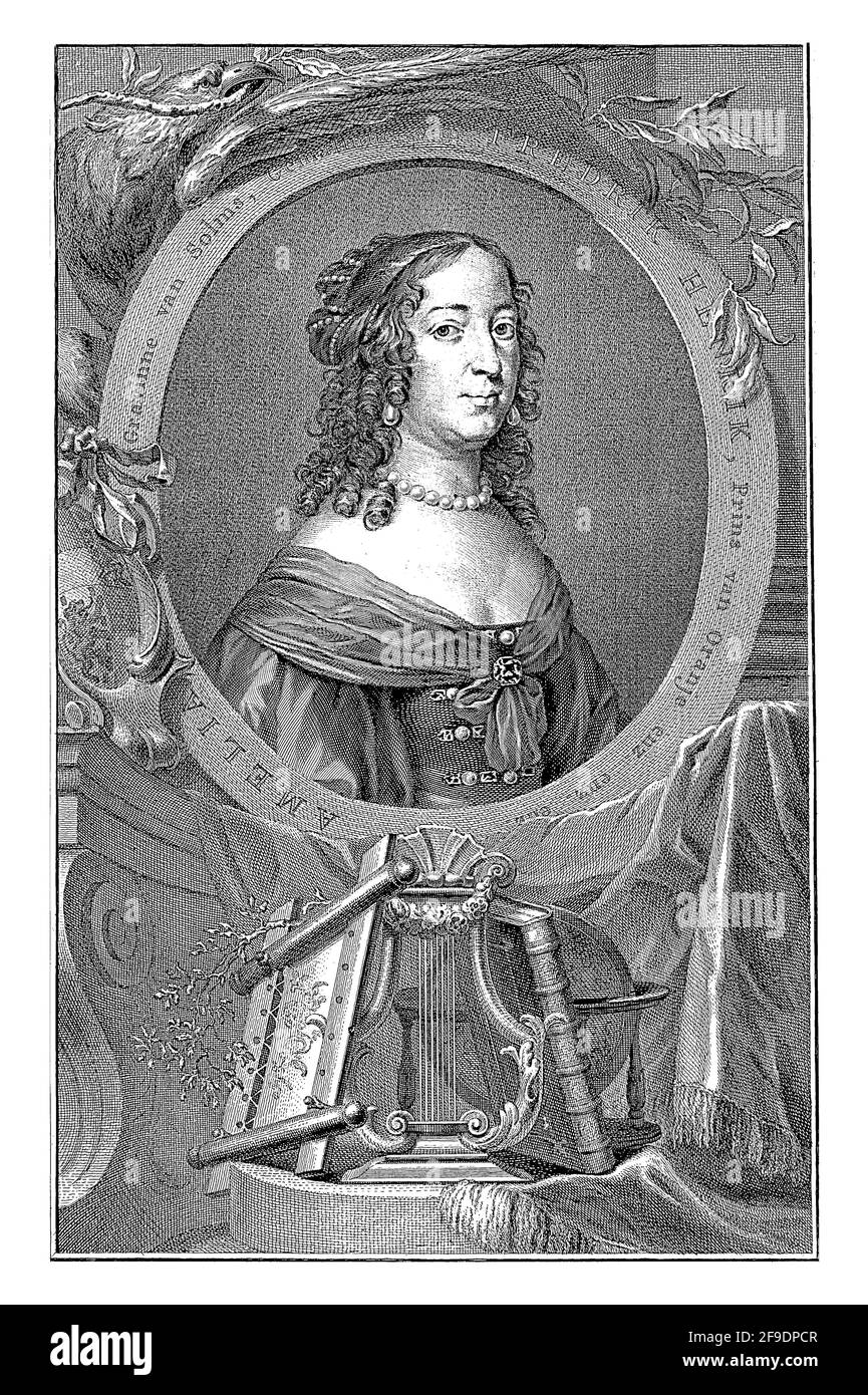 Portrait d'Amalia dans un ovale avec inscription sur les bords. Un certain nombre d'objets allégoriques l'entourent. Banque D'Images