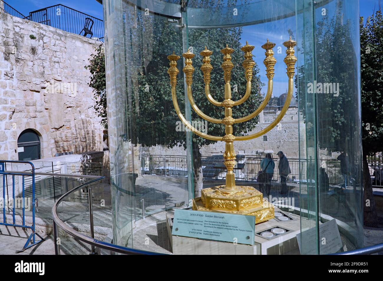 Jérusalem, Israël - 16 janvier 2017 : reproduction de la ménorah historique du Temple de Salomon détruit Banque D'Images