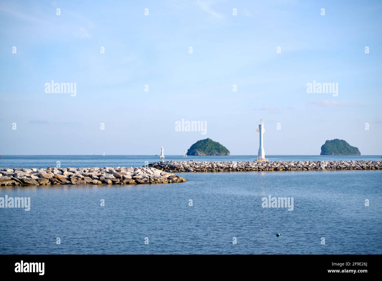 Le célèbre point de vue du phare dans la baie d'Ao Manao et la plage d'Ao Manao. Prachuap Khiri Khan, Thaïlande, le 14 octobre 2019. Banque D'Images