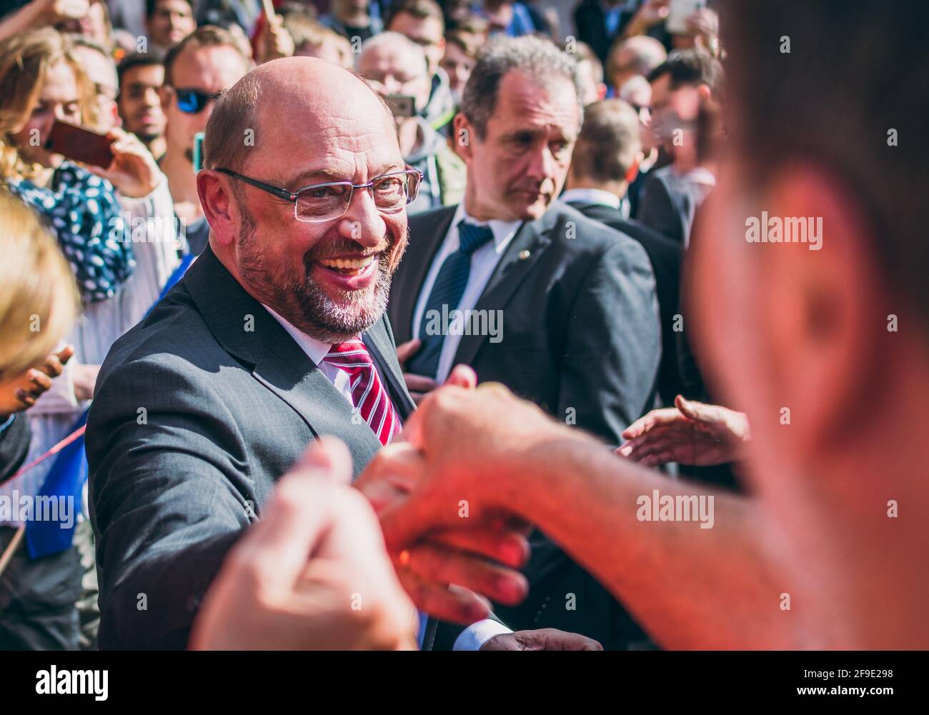 Aachen, Allemagne - 23 septembre 2017 : Martin Schulz, politicien allemand et candidat social-démocrates à la chancellerie rencontre des citoyens pendant l'élection Banque D'Images