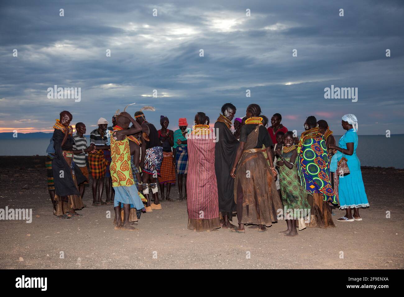 Les Turkana sont un peuple nilote originaire du comté de Turkana, dans le nord-ouest du Kenya, une région climatique semi-aride bordant le lac Turkana, à l'est, Pokot Banque D'Images