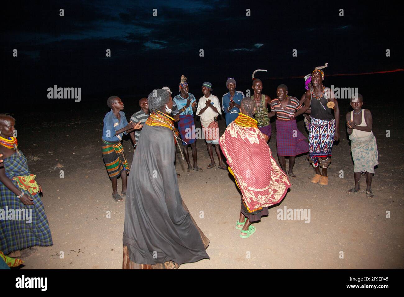Les Turkana sont un peuple nilote originaire du comté de Turkana, dans le nord-ouest du Kenya, une région climatique semi-aride bordant le lac Turkana, à l'est, Pokot Banque D'Images