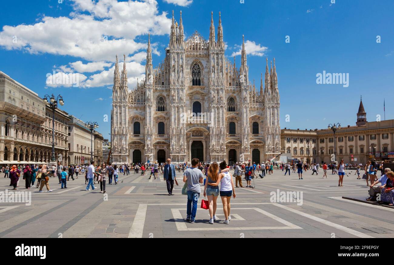 Milan, province de Milan, Lombardie, Italie. Le Duomo, ou la cathédrale, sur la Piazza del Duomo. Banque D'Images