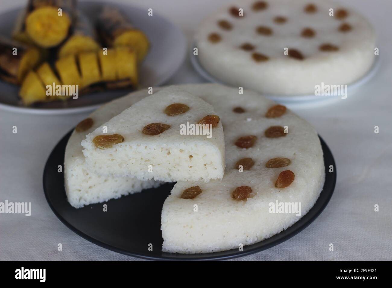 Gâteaux de riz vapeur spongieux préparés avec une pâte fermentée de riz ...