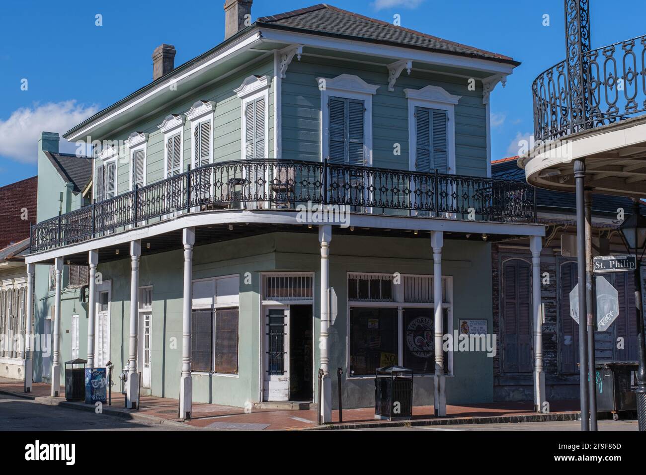 LA NOUVELLE-ORLÉANS, LA, États-Unis - 14 JANVIER 2021 : vitrine historique du marché de Matassa dans le quartier français Banque D'Images