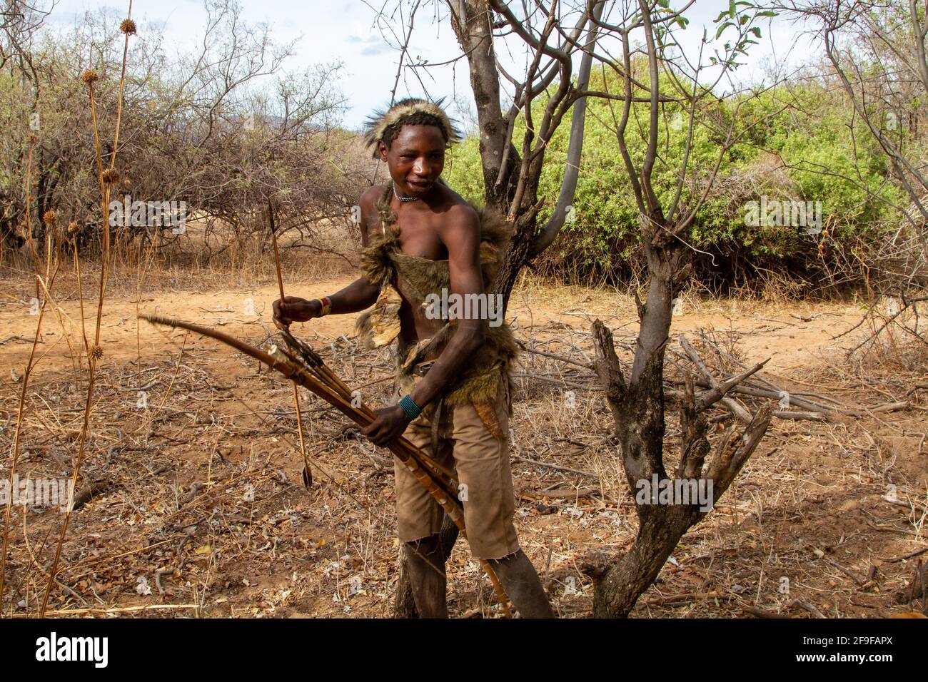 Chasseurs Hadzabe lors d'une expédition de chasse. Les Hadza, ou Hadzabe, sont un groupe ethnique dans le centre-nord de la tanzanie, vivant autour du lac Eyasi dans le centre Banque D'Images