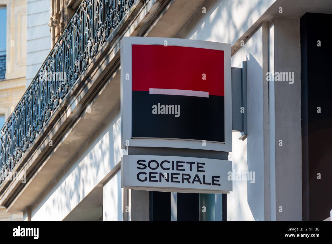 Signature d'une agence de la banque française Société générale Banque D'Images