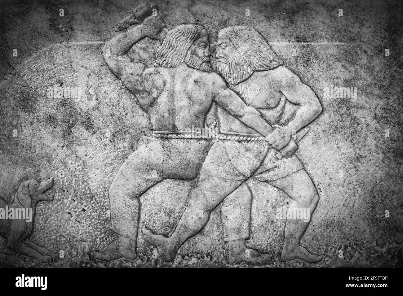 SOLVESBORG, SUÈDE - 13 OCTOBRE 2018 : une sculpture en pierre de deux vikings Fighters à la chaussure de la place principale de la ville. Banque D'Images