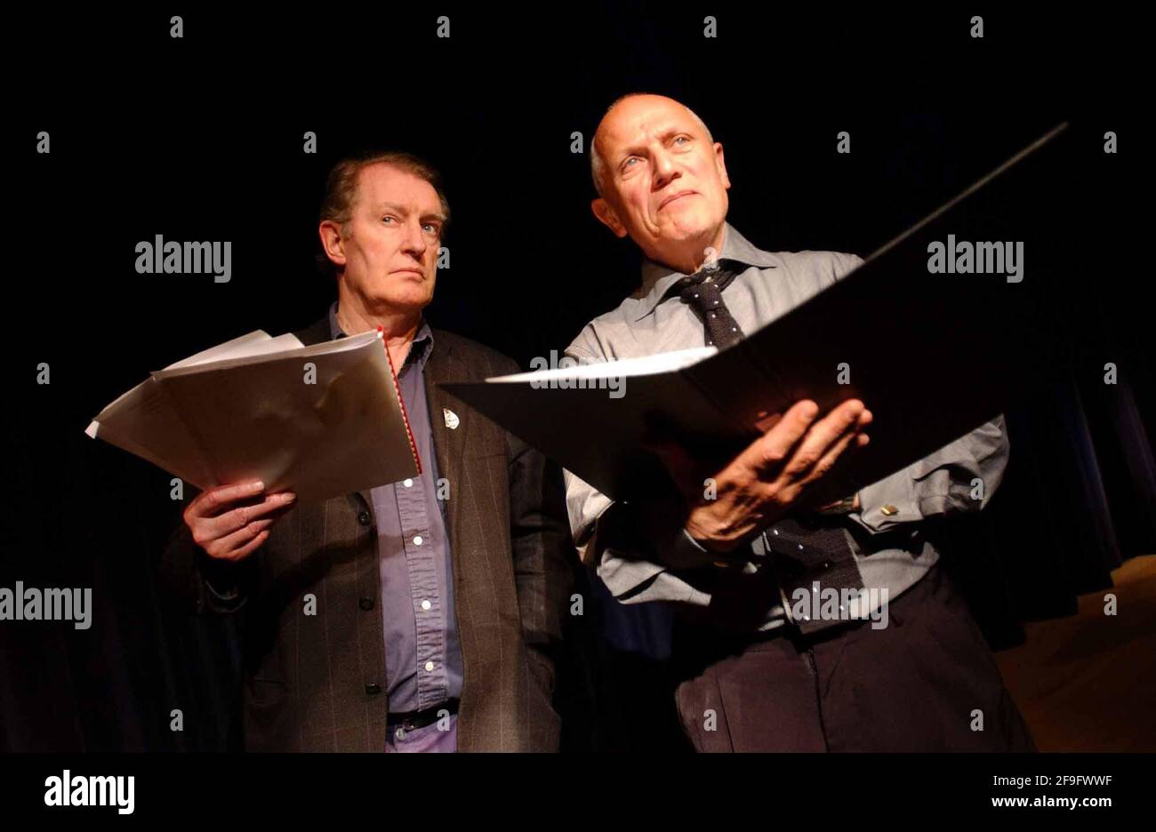 CORIN REDGRAVE ET STEVEN BERKOFF RÉPÈTENT POUR UNE LECTURE DE LE PROCÈS EN DIFFAMATION D'OSCAR WILDE.9/4/03 PILSTON Banque D'Images