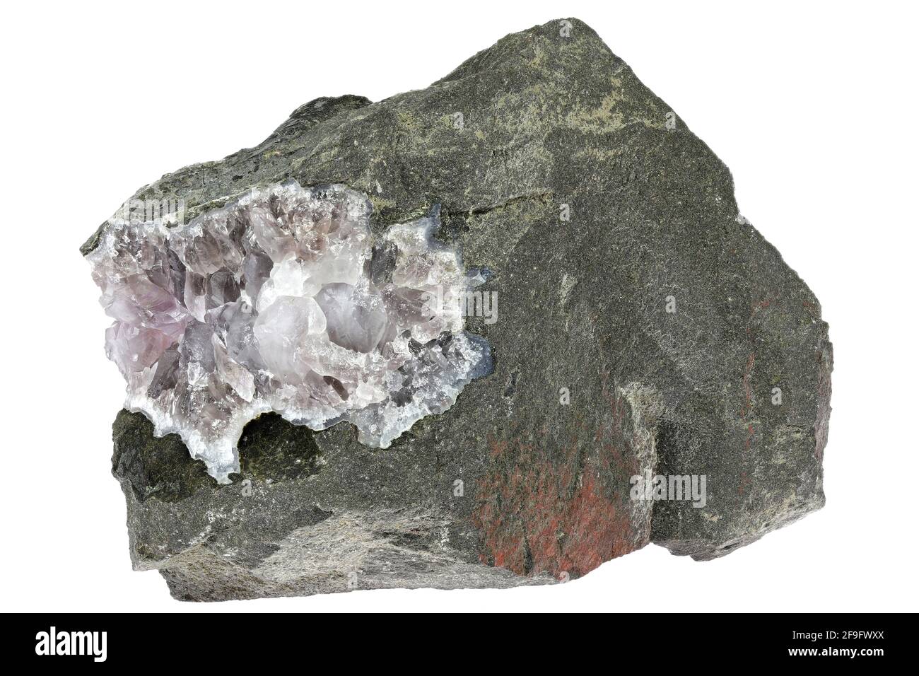 amethyst geode de Ardownie Quarry, Écosse isolé sur fond blanc Banque D'Images