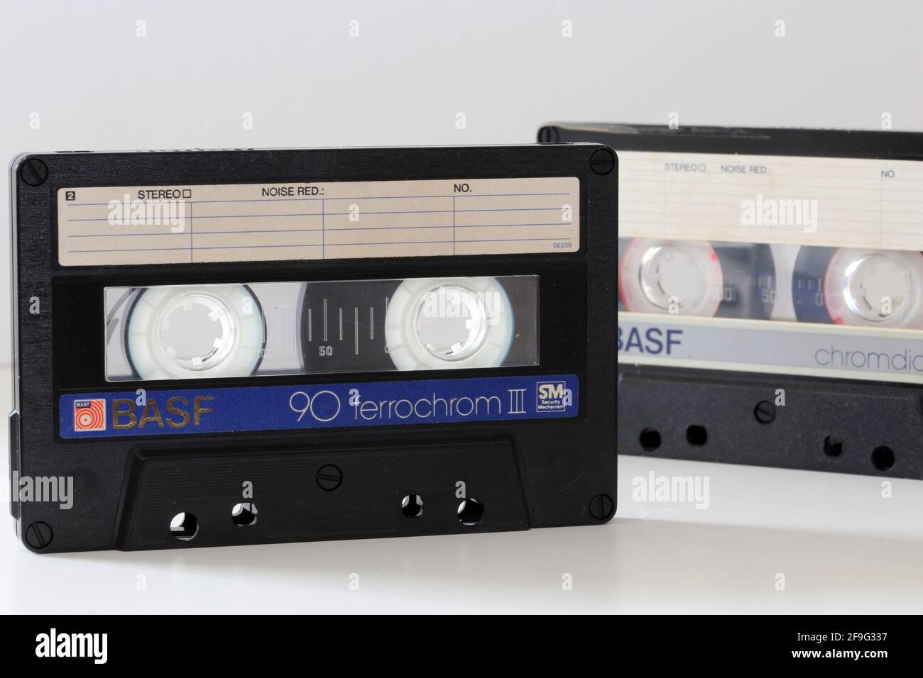 Nostalgische Erinnerungen an die Achtziger Jahre: Zwei Audiokassetten der BASF Banque D'Images