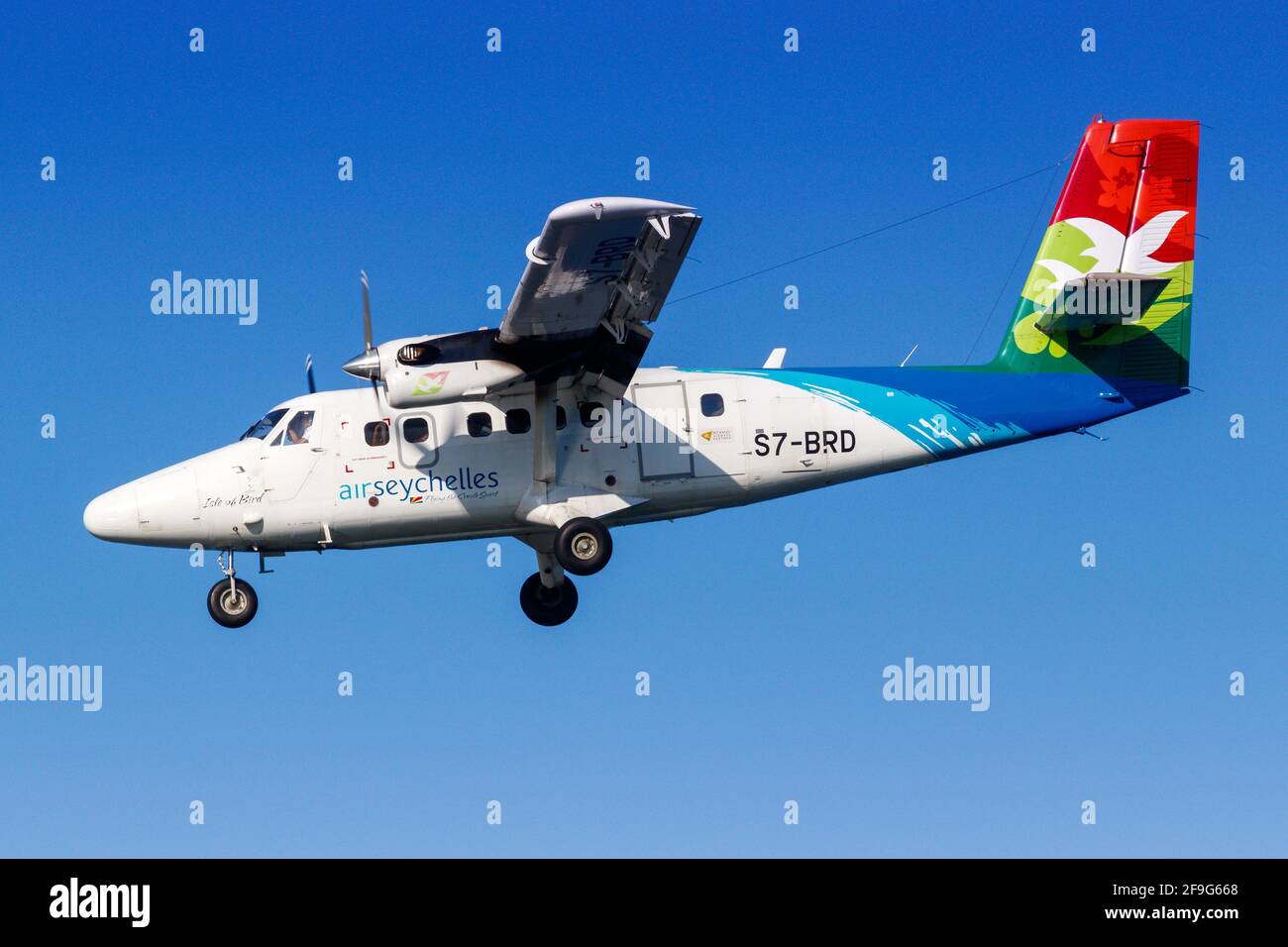 Mahé, Seychelles - 24 novembre 2017 : avion DHC-6-400 d'Air Seychelles à l'aéroport international des Seychelles (SEZ) aux Seychelles. Banque D'Images