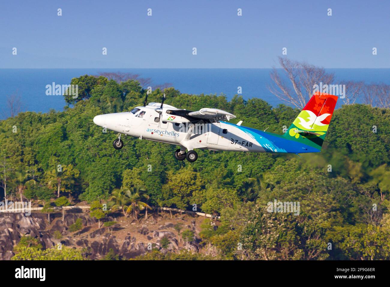 Mahé, Seychelles - 25 novembre 2017 : avion DHC-6-400 Twin Otter d'Air Seychelles à l'aéroport international des Seychelles (SEZ) aux Seychelles. Banque D'Images