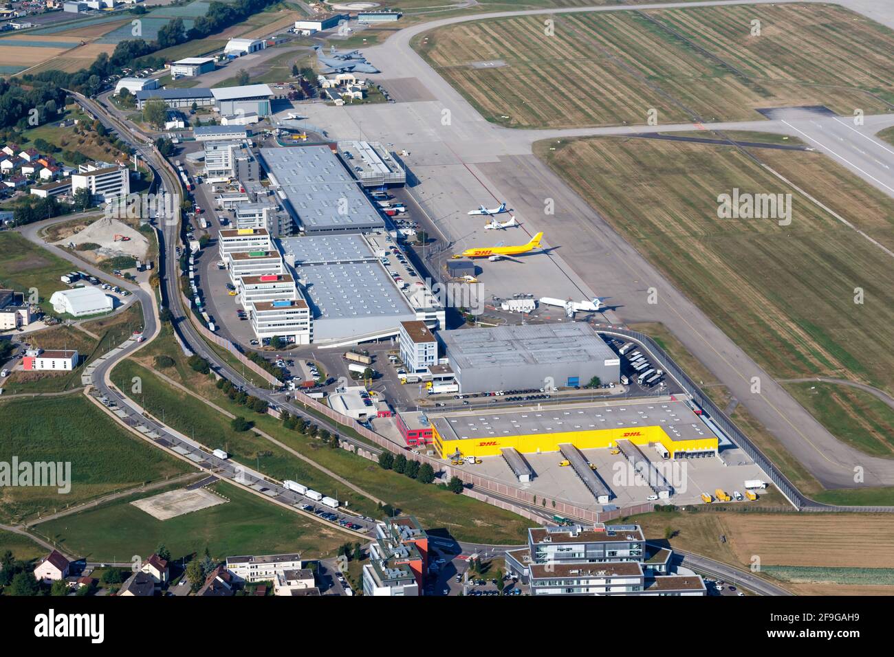 Stuttgart, Allemagne - 2 septembre 2016 : photo aérienne de la rampe de chargement de l'aéroport de Stuttgart (STR) en Allemagne. Banque D'Images