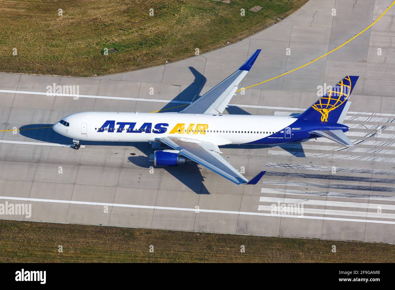 Stuttgart, Allemagne - 2 septembre 2016 : photo aérienne de la rampe de chargement de l'aéroport de Stuttgart (STR) en Allemagne. Banque D'Images