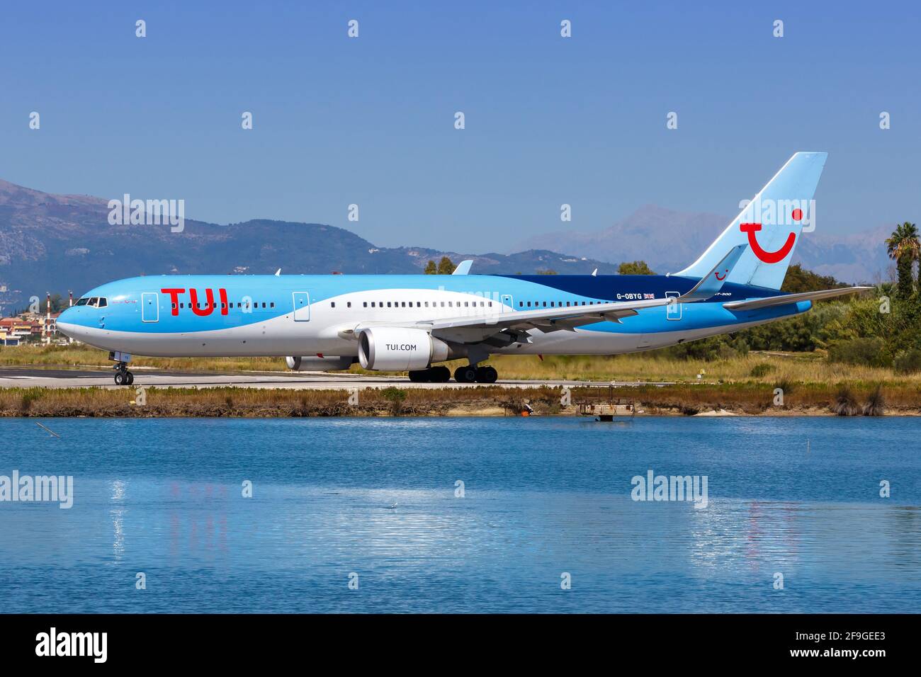 Corfou, Grèce - 15 septembre 2017 : avion TUI Boeing 767 à l'aéroport de Corfou (CFU) en Grèce. Boeing est un fabricant d'avions basé à Seattle, WAS Banque D'Images