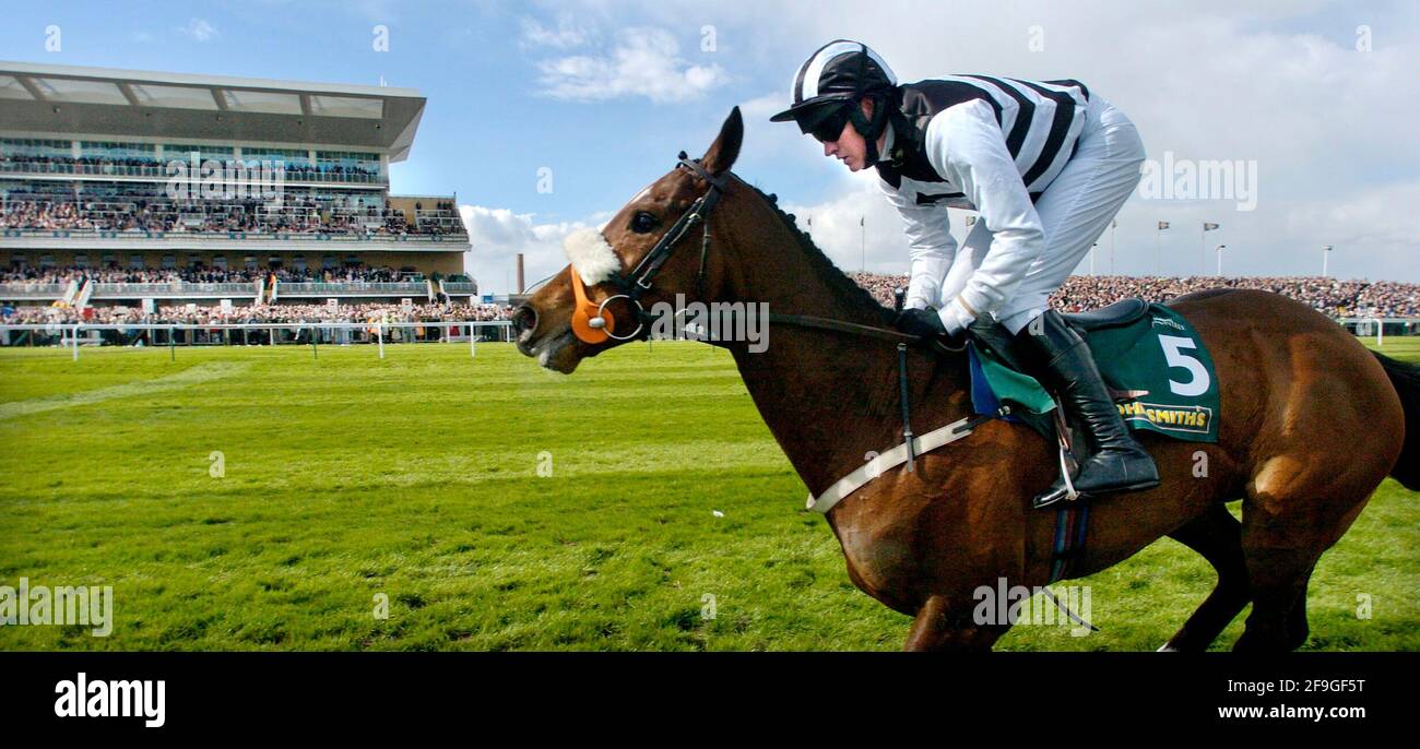 GRANDE RENCONTRE NATIONALE À AINTREE 2E JOUR LE MELLING CHASE MOSCOU CIRCULAIRE 1ère ronde 7/4/2005 PHOTO DAVID ASHDOWNRACING Banque D'Images