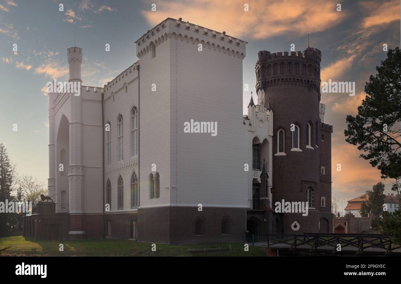 Pologne, Kornik - 18 avril 2021: Château néogothique à Kornik entre Poznan - Wielkopolska Polan Voyage Banque D'Images