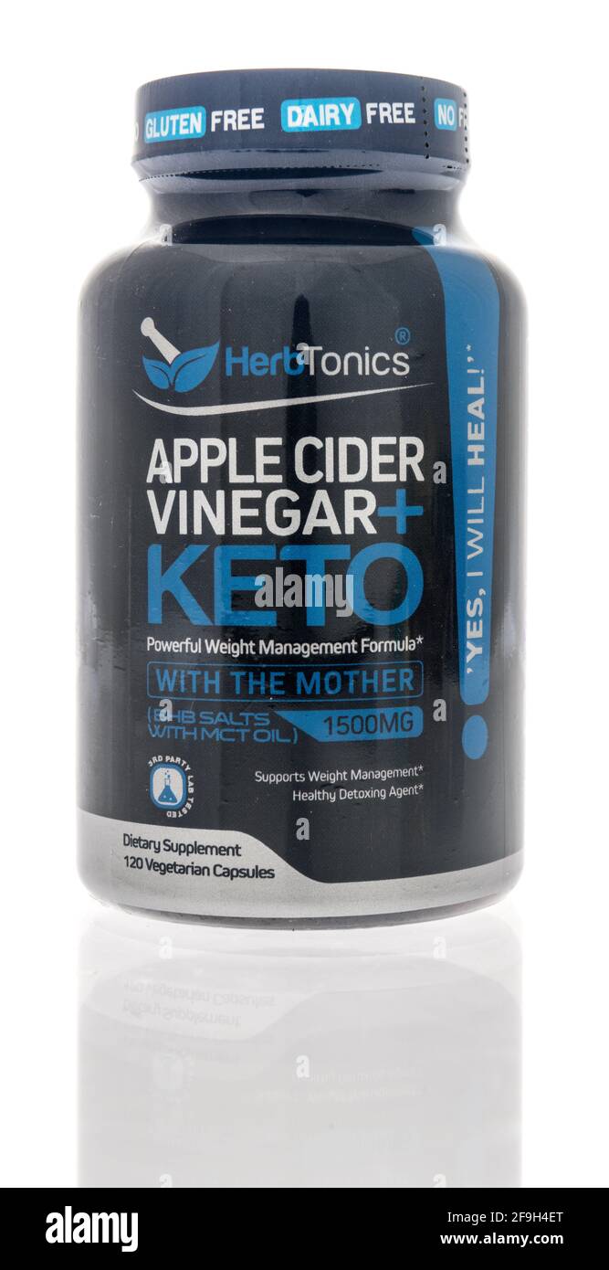 Winneconne, WI - 18 avril 2021 : un paquet de Keto au vinaigre de cidre de  pomme Herbtonics sur fond isolé Photo Stock - Alamy