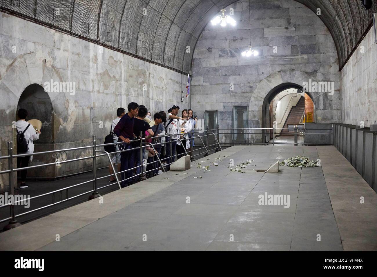 Touristes à la dynastie Zhaoling Tomb Ming à Beijing, site classé au patrimoine mondial de l'UNESCO, Chine Banque D'Images