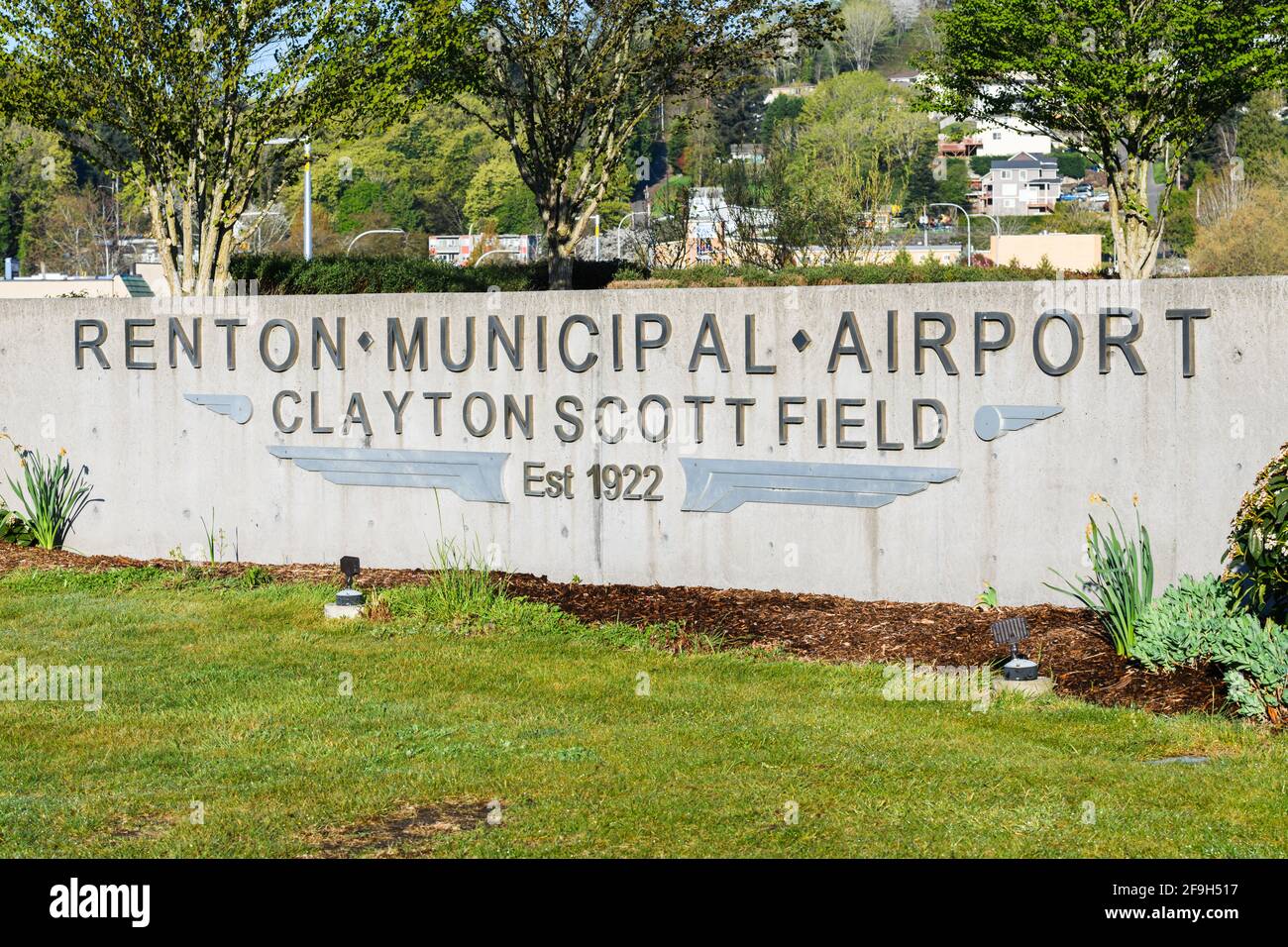 Panneau d'entrée de l'aéroport municipal de Renton, Clayton Scott Field, établi en 1922 à l'extrémité sud du lac Washington et abritant l'usine Boeing 737 Banque D'Images