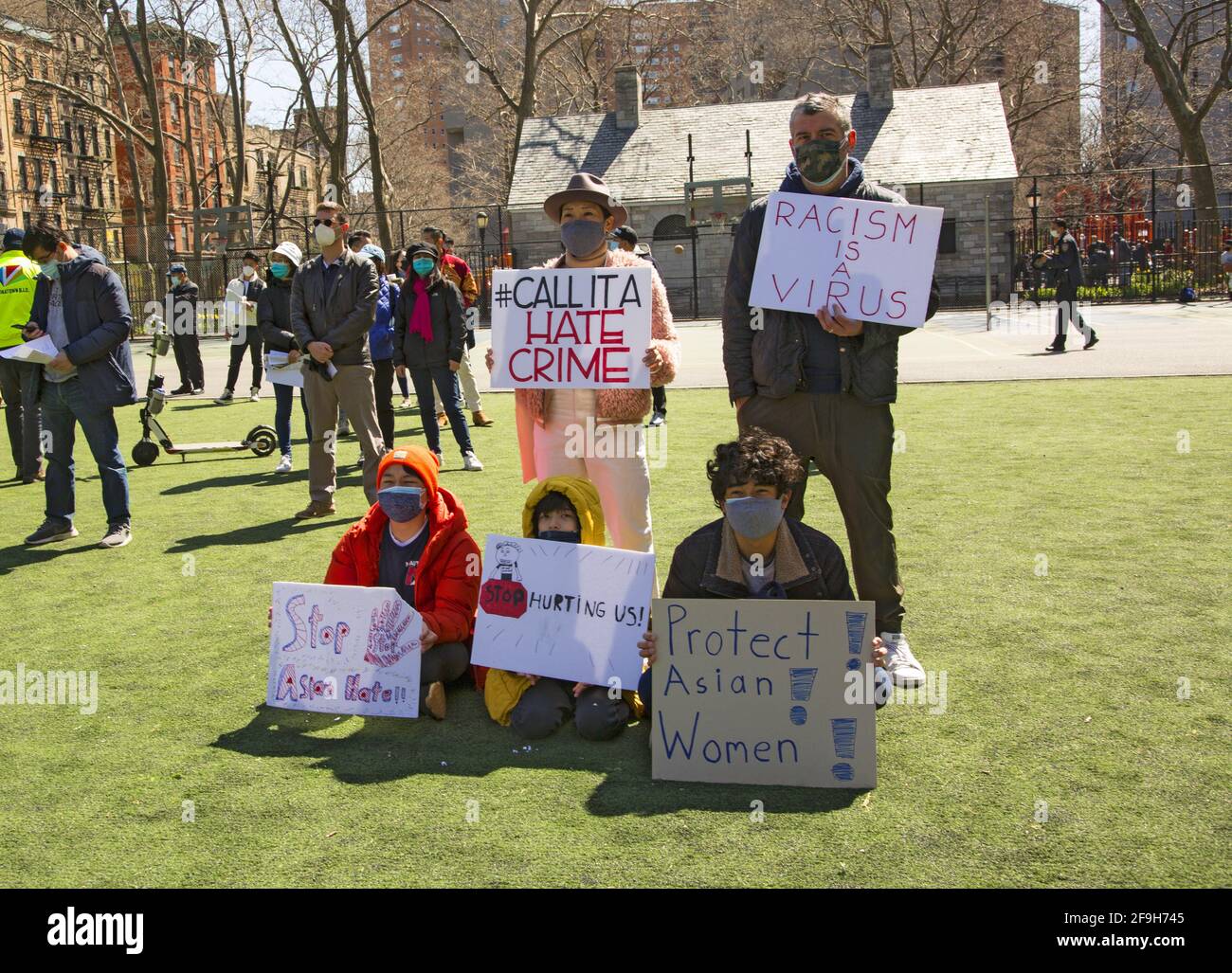 Rassemblement dans le quartier chinois de New York City pour dénoncer le nombre croissant de « crimes de haine asiatiques », en particulier contre les femmes à New York et aux États-Unis depuis la propagation de Covid-19. Banque D'Images