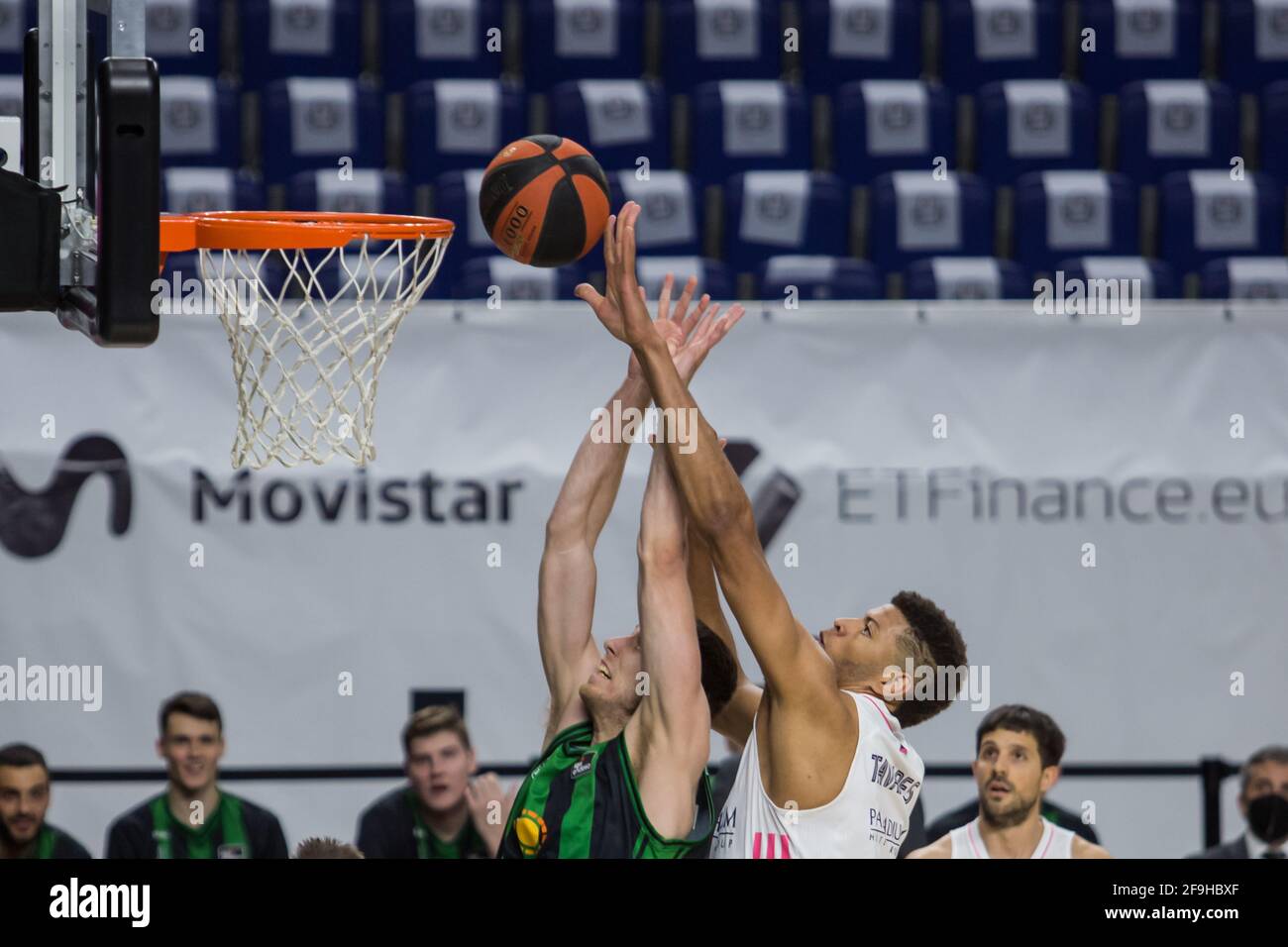 Madrid, Espagne. 18 avril 2021. Edy Tavares (blanc) lors de la victoire du Real Madrid sur le Club Joventut Badalona (101 - 92) en Liga Endesa partie de saison régulière (jour 32) célébrée à Madrid (Espagne) au Centre Wizink. 18 avril 2021. (Photo de Juan Carlos García Mate/Pacific Press) Credit: Pacific Press Media production Corp./Alay Live News Banque D'Images