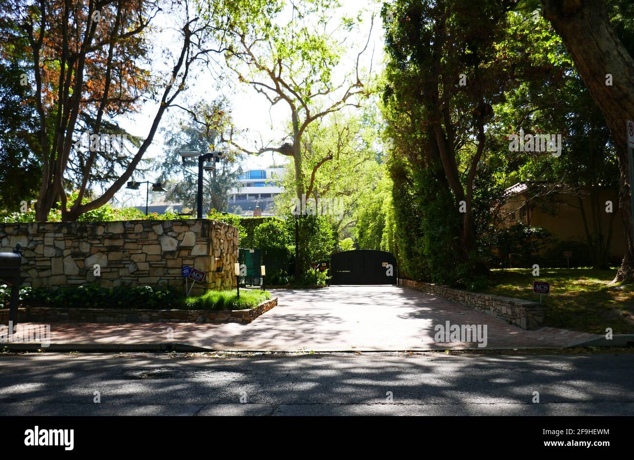 Los Angeles, Californie, États-Unis 17 avril 2021 UNE vue générale de l'atmosphère de l'ancienne maison de l'actrice Fay Wray au 621 Stone Canyon Road le 17 avril 2021 à Bel Air, Los Angeles, Californie, États-Unis. Photo par Barry King/Alay stock photo Banque D'Images